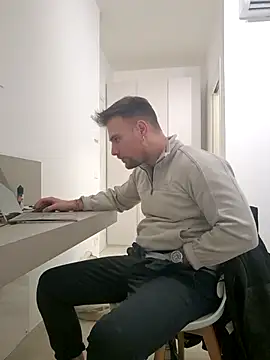 Snapshot of mrlyuis chatting on December 15, 2025, 5:17 pm mrlyuis online show from December 15, 2025, 5:17 pm