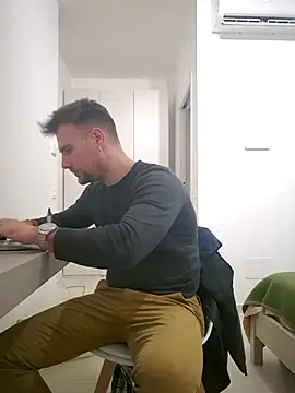 Snapshot of mrlyuis chatting on December 16, 2025, 4:56 pm mrlyuis online show from December 16, 2025, 4:56 pm