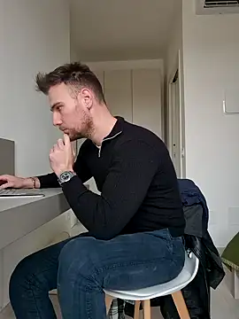 Snapshot of mrlyuis chatting on December 17, 2025, 12:44 pm mrlyuis online show from December 17, 2025, 12:44 pm