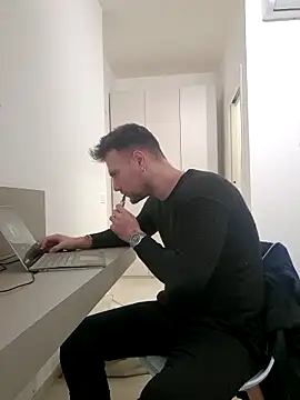 Snapshot of mrlyuis chatting on December 18, 2025, 3:18 pm mrlyuis online show from December 18, 2025, 3:18 pm