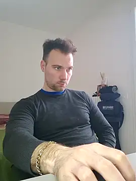 Snapshot of mrlyuis chatting on December 22, 2025, 10:23 am mrlyuis online show from December 22, 2025, 10:23 am