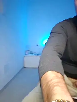 Snapshot of mrlyuis chatting on January 5, 2026, 5:27 pm mrlyuis online show from January 5, 2026, 5:27 pm