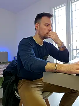 Snapshot of mrlyuis chatting on January 8, 2026, 11:45 am mrlyuis online show from January 8, 2026, 11:45 am