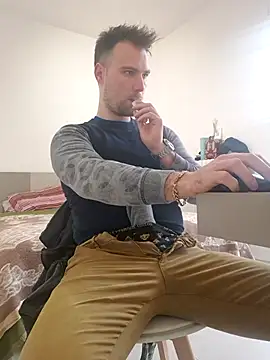 Snapshot of mrlyuis chatting on January 15, 2026, 11:04 am mrlyuis online show from January 15, 2026, 11:04 am