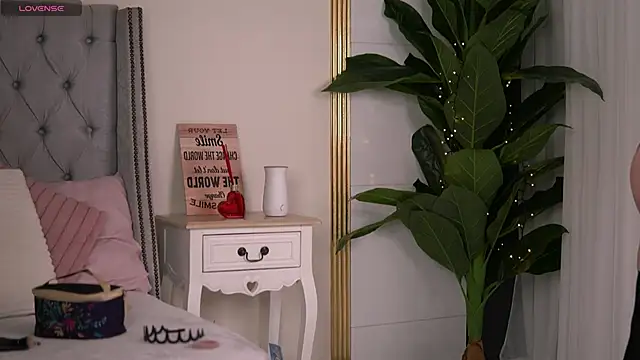 Snapshot of RebeccaRese chatting on April 3, 2026, 8:56 am RebeccaRese online show from April 3, 2026, 8:56 am