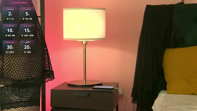 Snapshot of NiaMalkova chatting on October 17, 2025, 4:53 pm NiaMalkova online show from October 17, 2025, 4:53 pm