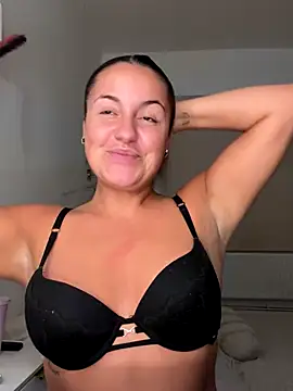 AlyssaAngell online show from November 3, 2025, 8:21 pm