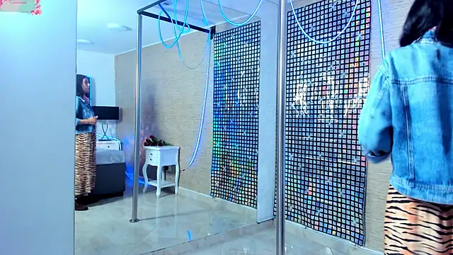 Snapshot of MiaAmore_ chatting on November 2, 2025, 2:19 pm MiaAmore online show from November 2, 2025, 2:19 pm