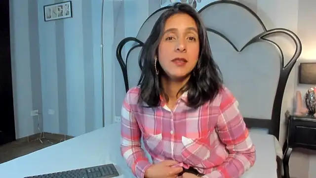 MiaAmore  online show from February 19, 2026, 7:32 pm