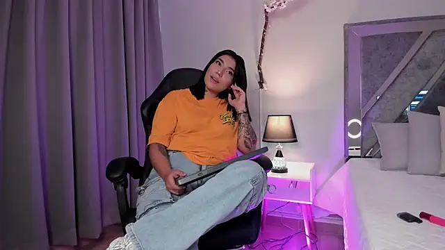 emy williams online show from October 18, 2025, 7:36 pm