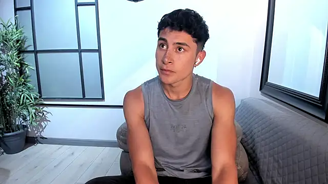 AustinJones  online show from November 6, 2025, 7:37 pm