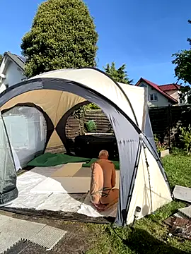 Robbin Huut online show from October 13, 2025, 11:54 am