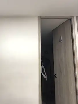 Miia Parker online show from December 17, 2025, 12:55 pm