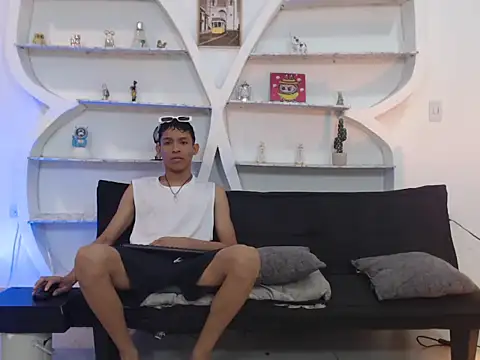 BEAUTY BOYS1 online show from December 2, 2025, 7:14 am