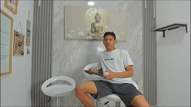 BEAUTY BOYS1 online show from January 12, 2026, 7:24 am