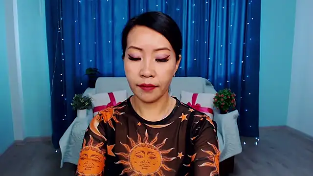 Snapshot of LiaPak chatting on October 8, 2025, 1:14 am LiaPak online show from October 8, 2025, 1:14 am