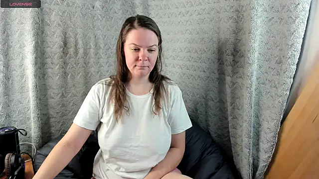 MiaLores online show from September 9, 2025, 8:03 am