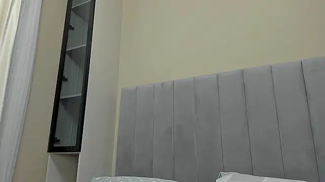 Snapshot of Touch_me chatting on February 14, 2025, 5:03 pm Touch me online show from February 14, 2025, 5:03 pm