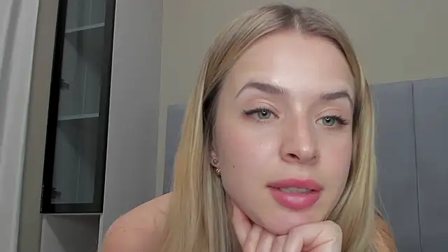 Snapshot of Touch_me chatting on February 16, 2025, 7:49 pm Touch me online show from February 16, 2025, 7:49 pm