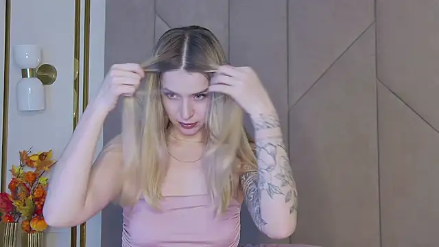 Snapshot of Touch_me chatting on November 23, 2025, 4:29 pm Touch me online show from November 23, 2025, 4:29 pm