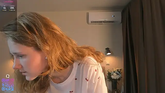 Snapshot of BreezeJam chatting on October 17, 2025, 6:10 pm BreezeJam online show from October 17, 2025, 6:10 pm