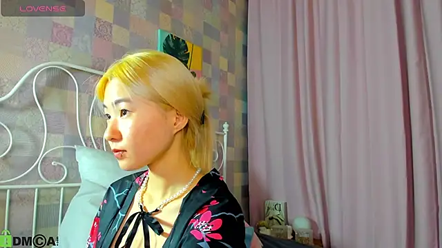 Aisi 18 online show from September 26, 2025, 3:32 am