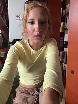 Snapshot of SweetBunnyGF chatting on April 3, 2026, 9:57 pm SweetBunnyGF online show from April 3, 2026, 9:57 pm