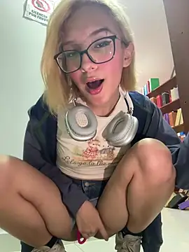 Snapshot of SweetBunnyGF chatting on May 29, 2026, 1:25 am SweetBunnyGF online show from May 29, 2026, 1:25 am