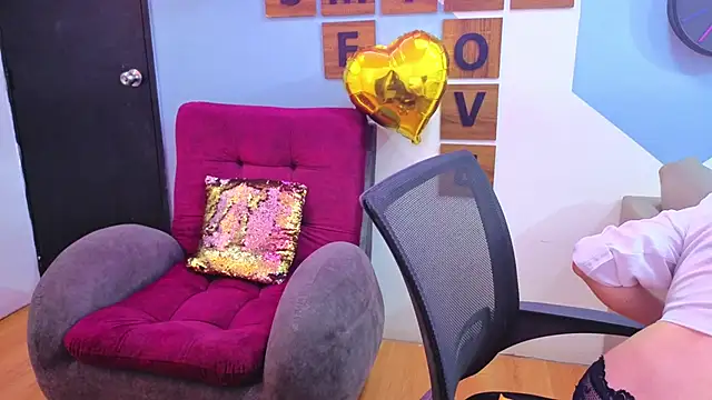 Victoria Fallon online show from November 25, 2025, 9:04 pm