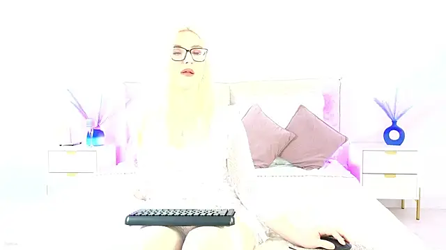 Snapshot of Jules_night chatting on October 11, 2025, 9:46 pm Jules night online show from October 11, 2025, 9:46 pm