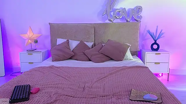 Jules night online show from July 7, 2026, 9:19 pm
