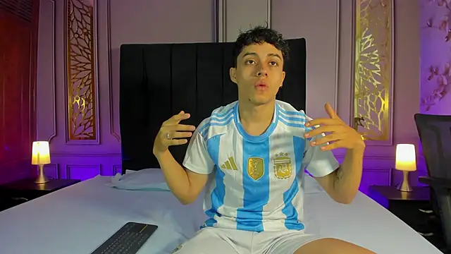 Dani rivass online show from November 10, 2025, 11:42 am