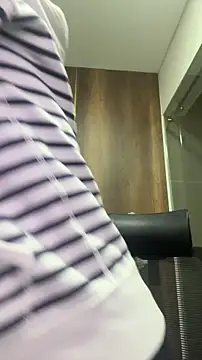 Snapshot of AliceRitter chatting on November 28, 2025, 5:59 pm AliceRitter online show from November 28, 2025, 5:59 pm