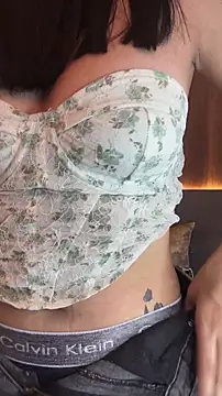 Snapshot of AliceRitter chatting on December 2, 2025, 8:37 pm AliceRitter online show from December 2, 2025, 8:37 pm