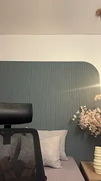 Snapshot of AliceRitter chatting on December 15, 2025, 5:28 pm AliceRitter online show from December 15, 2025, 5:28 pm