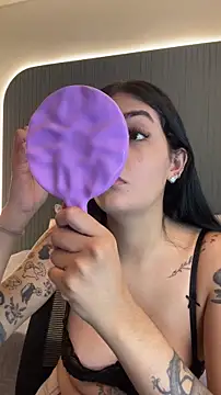 Snapshot of AliceRitter chatting on December 18, 2025, 5:19 pm AliceRitter online show from December 18, 2025, 5:19 pm