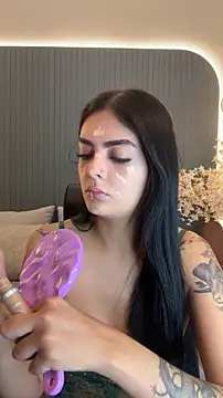 Snapshot of AliceRitter chatting on December 20, 2025, 5:20 pm AliceRitter online show from December 20, 2025, 5:20 pm