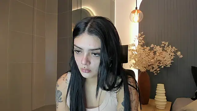 Snapshot of AliceRitter chatting on January 7, 2026, 5:15 pm AliceRitter online show from January 7, 2026, 5:15 pm