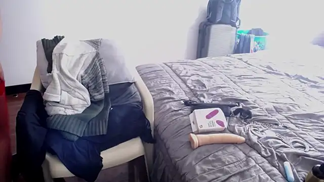 fenix colette online show from February 17, 2026, 7:20 pm