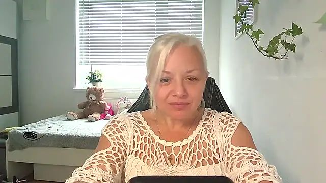 Linsy Kim online show from December 2, 2025, 9:25 am