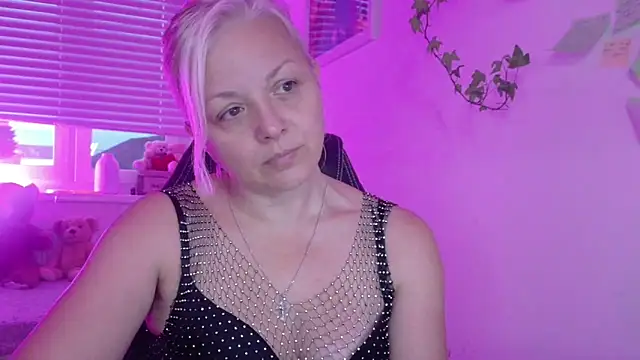 Linsy Kim online show from December 4, 2025, 6:44 am