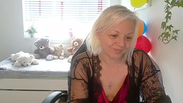 Linsy Kim online show from December 21, 2025, 9:27 am