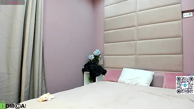 Adeline Perle online show from October 24, 2025, 1:13 am