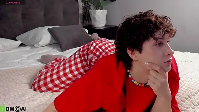 Adeline Perle online show from January 14, 2026, 3:34 am