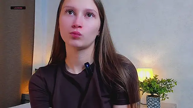 MelaniSeiver online show from September 22, 2025, 1:18 am