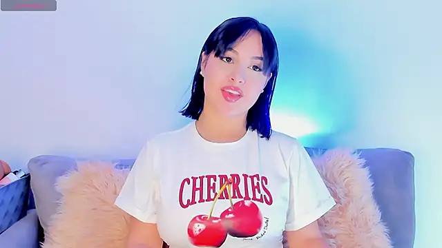 AnaLevii online show from December 15, 2025, 4:22 pm