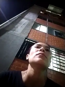 dulcelatin21 online show from December 2, 2025, 2:06 am