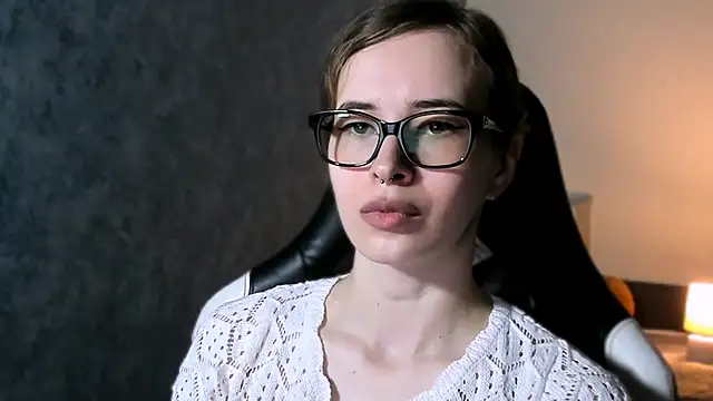 Snapshot of ZoyaMill chatting on July 7, 2026, 6:47 am ZoyaMill online show from July 7, 2026, 6:47 am