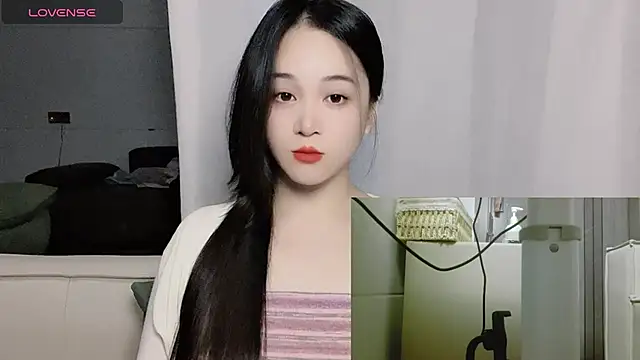 woaiqinqin online show from October 23, 2025, 3:33 pm