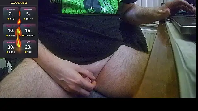 Snapshot of lovetoalwayscum chatting on October 8, 2025, 9:23 pm lovetoalwayscum online show from October 8, 2025, 9:23 pm